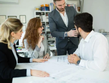 picture-of-businesspeople-having-meet